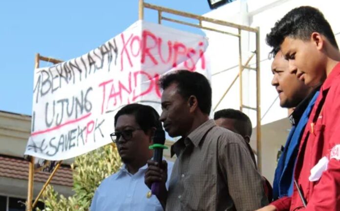 SCH - Dr Stevanus Christian Handoko - DPRD DIY - Tolak Revisi UU KPK (1)